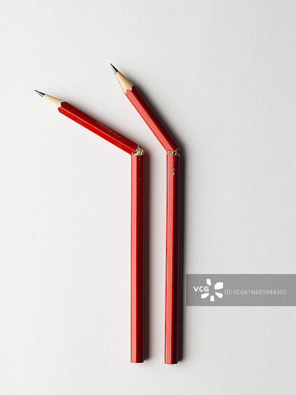 红铅笔断了，概念性的图片素材