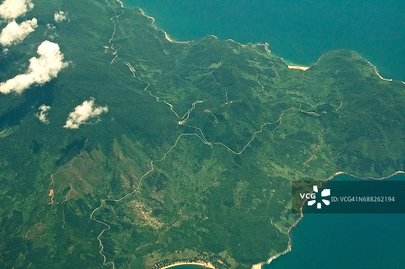 海凡Pass在安南山脉和Sơn特拉半岛白天从飞机鸟瞰图图片素材