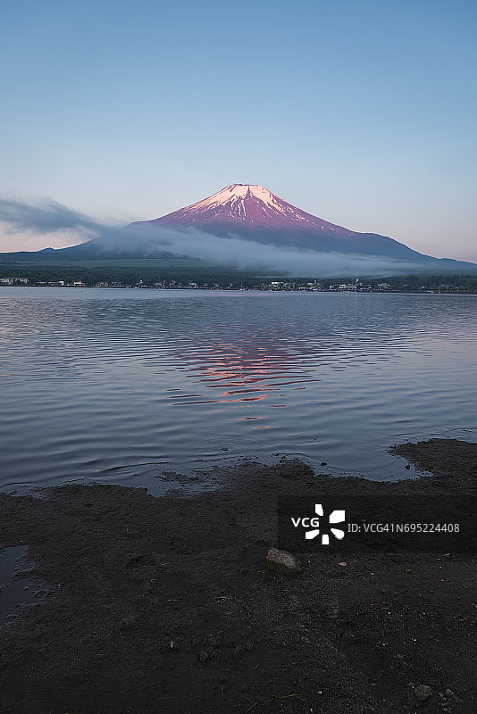山中湖上的红富士图片素材