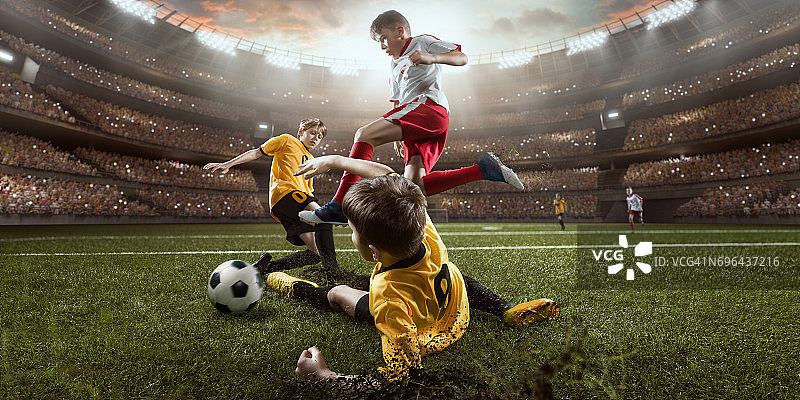足球孩子球员在行动在3D戏剧性的体育场图片素材