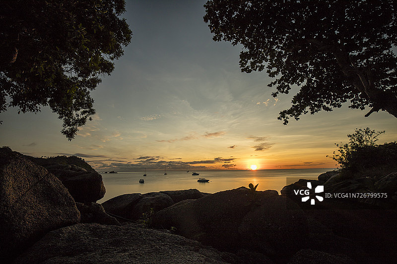 泰国，苏拉塔尼，高法颜，丁字裤奈雅雅海滩日落图片素材