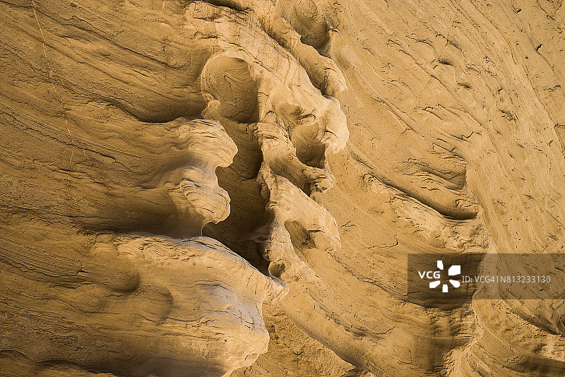 伊朗南部霍尔莫兹干省，波斯湾盖什姆岛，察考赫峡谷墙上的尖顶图片素材