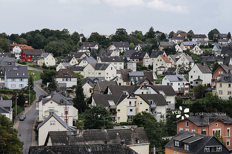 德国城市伦克尔在拉恩河鸟瞰图。图片素材