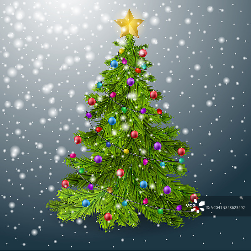 圣诞树上装饰着球、花环、雪花和一颗金色的星星。冷杉树在蓝色的冬天背景。图片素材