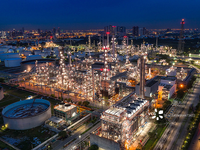 石油和天然气工业-炼油厂鸟瞰图，从炼油厂和石化厂无人机拍摄，曼谷，泰国图片素材