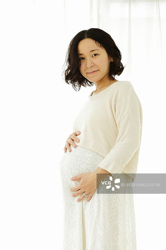 孕妇触摸腹部图片素材