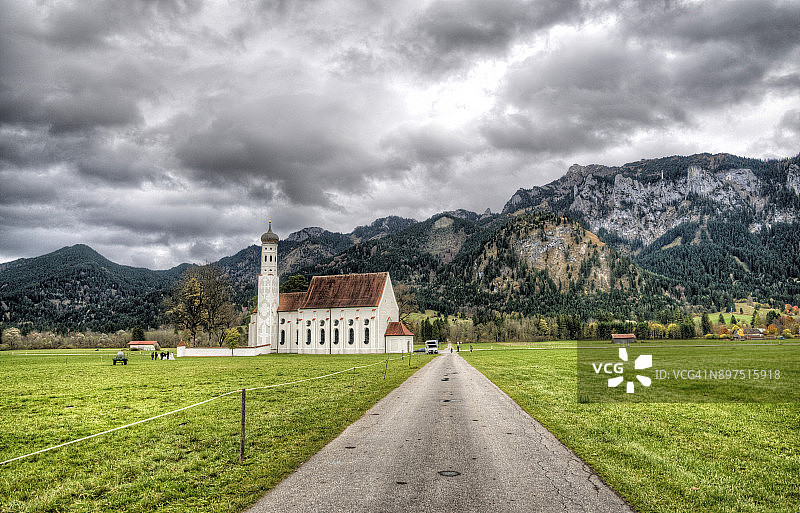 圣科伦曼教堂和阿默戈尔阿尔卑斯山-巴伐利亚，德国图片素材