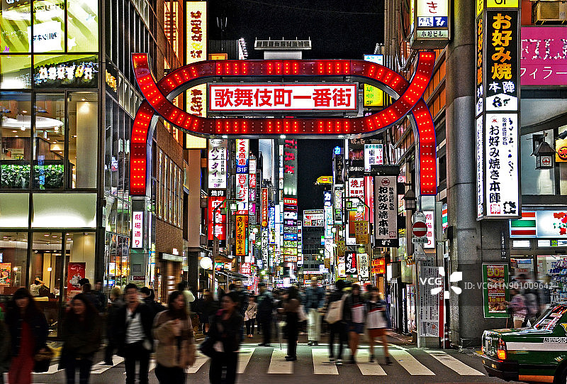 东京夜生活-歌舞伎町-新宿图片素材