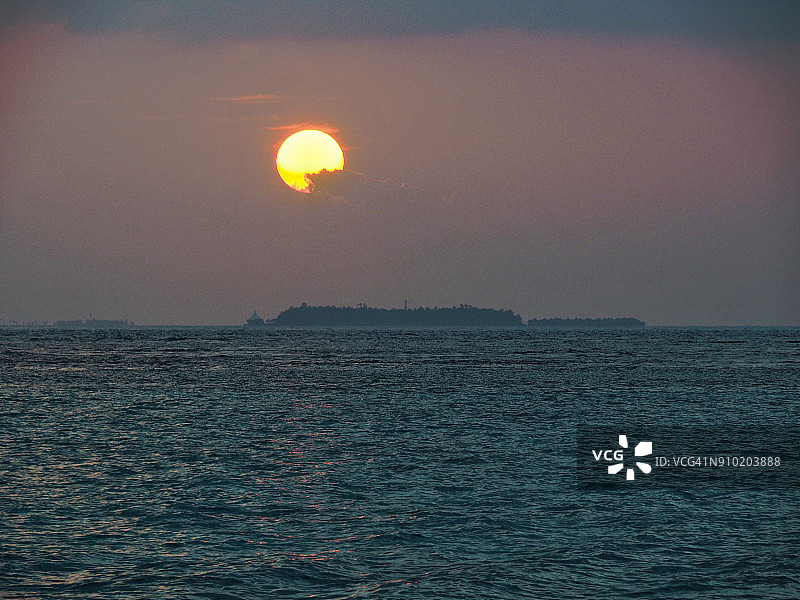 马尔代夫巴罗斯岛的日落图片素材
