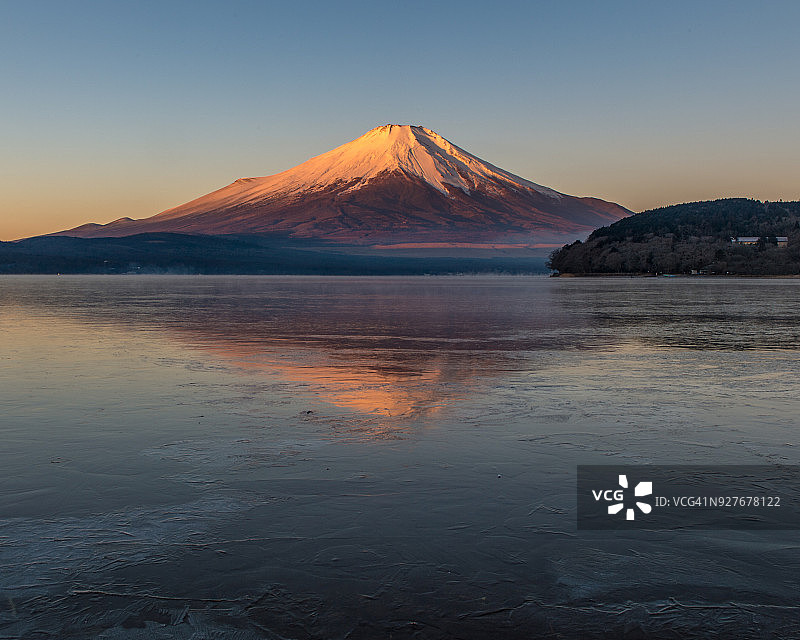 冬季富士山中湖图片素材