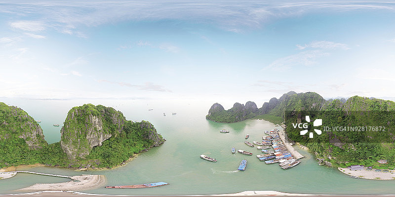 360°鸟瞰越南下龙湾壮丽的自然景观图片素材