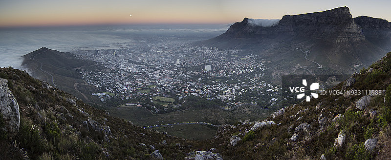 城市碗，开普敦，西开普省，南非的全景满月视图图片素材