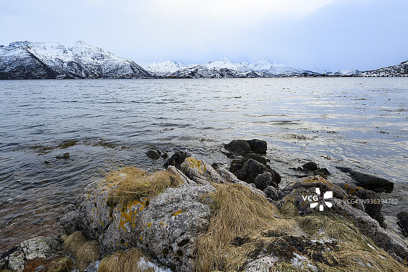 挪威Vesteralen岛的m ø klandsjord冬季景色。图片素材