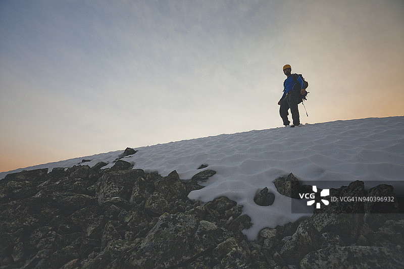 加拿大不列颠哥伦比亚省海岸山脉阿什卢山的登山者图片素材