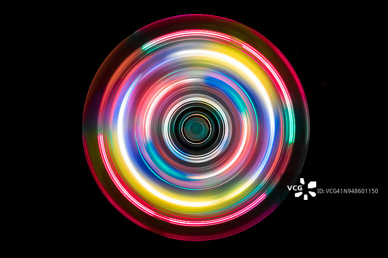 色彩斑斓的光迹漩涡图片素材