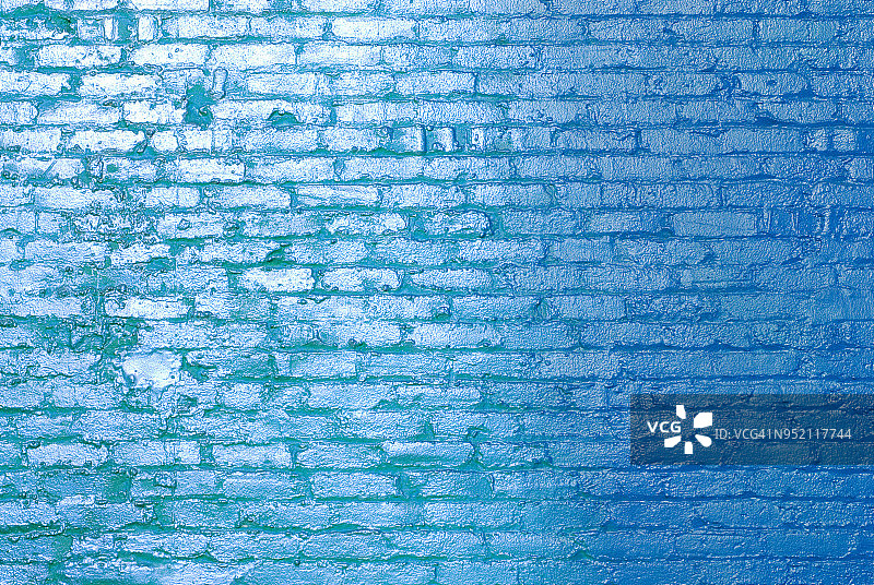 阳光下的蓝色砖墙图片素材