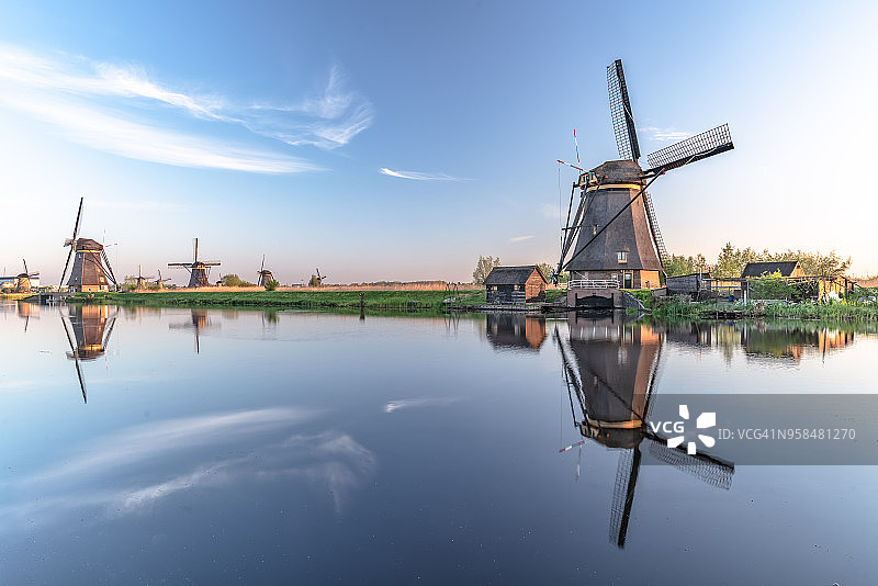 风车，欧洲荷兰肯德代克的日出图片素材