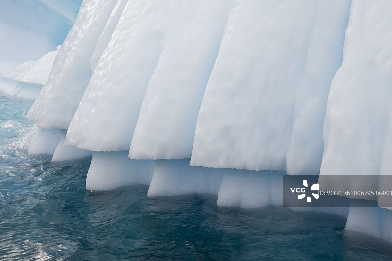 南极半岛pleeneau，正在融化的冰山图片素材
