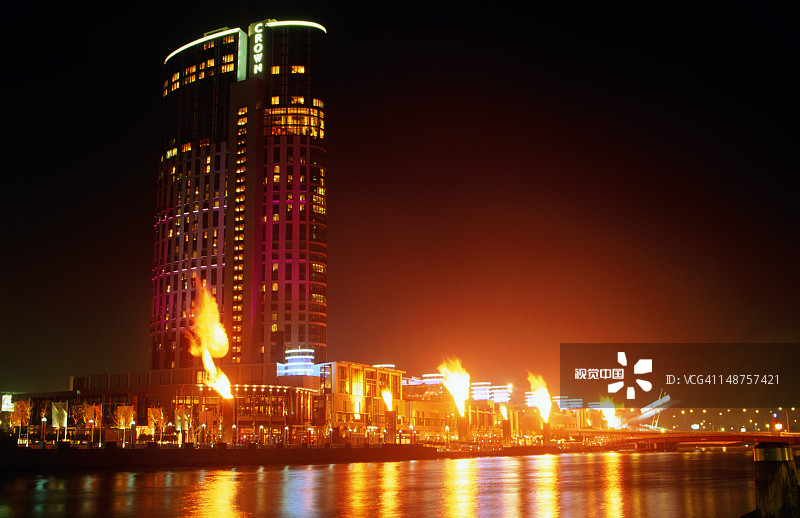 燃烧的铁塔照亮了赌场和雅拉河。图片素材