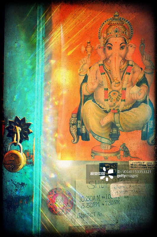 印度，西姆拉，甘尼萨在书店门口图片素材