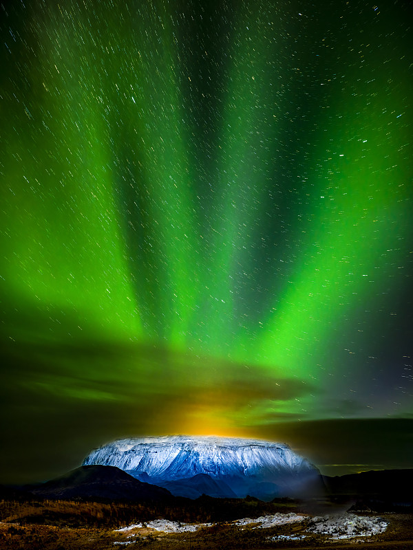 冰岛绚烂的极光图片素材