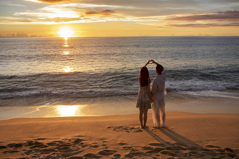 海滩 海边 情侣 背影图片—正版海滩 海边 情侣 背影图片