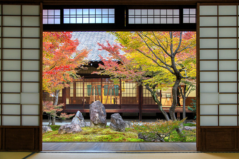 秋季的日本庭院图片下载