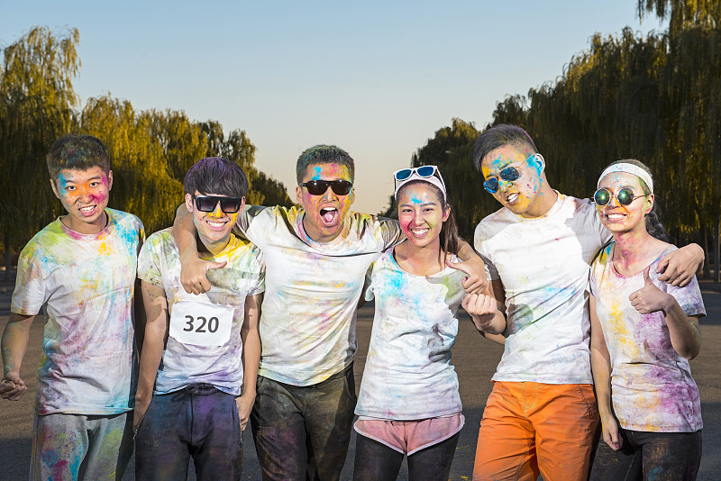 Friends at The Color Run图片素材