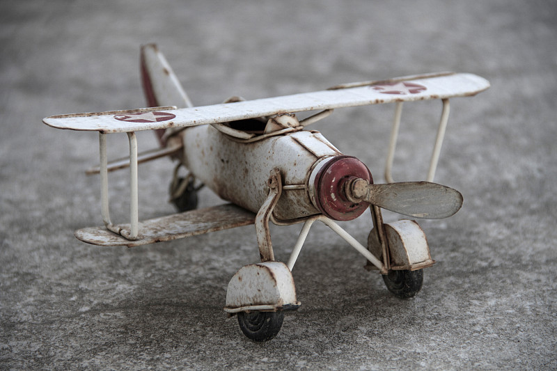 古董玩具双翼飞机图片下载