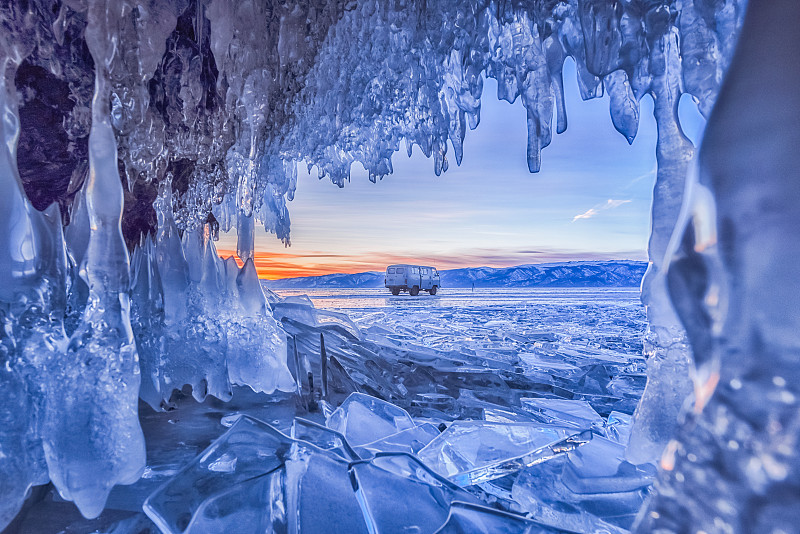 俄罗斯贝加尔湖冰洞图片下载