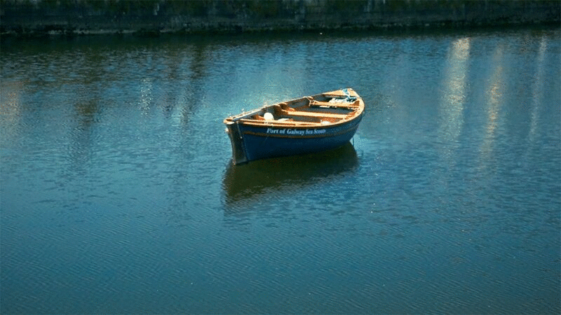 在爱尔兰戈尔韦的科尔布河上划艇图片下载