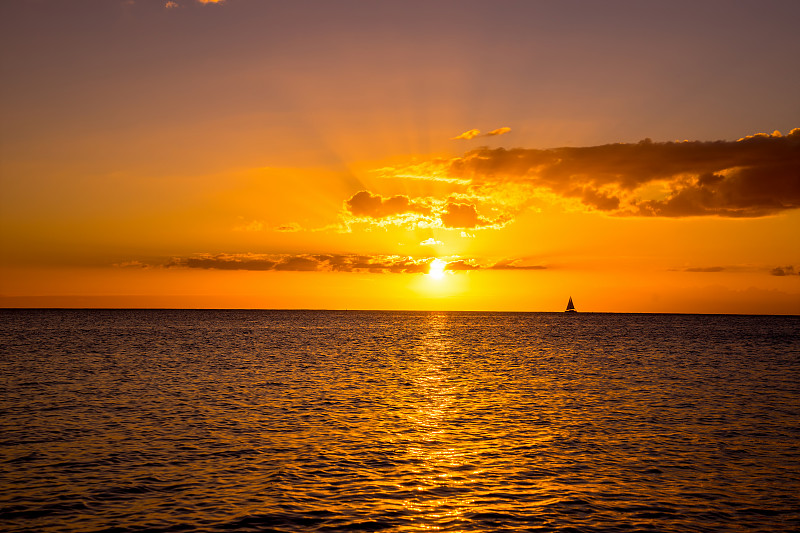 日落时分的大海，小凯斯诺耶尔，毛里求斯图片素材