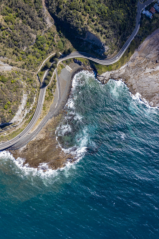 海边悬崖高速公路航拍澳洲卧龙岗图片下载