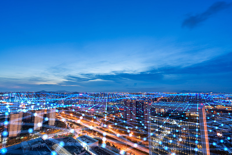 蓝色网格线的城市天际线图片下载