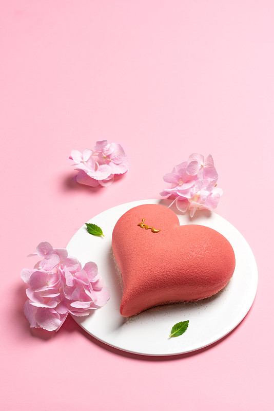 心形粉红果酱蛋糕图片素材
