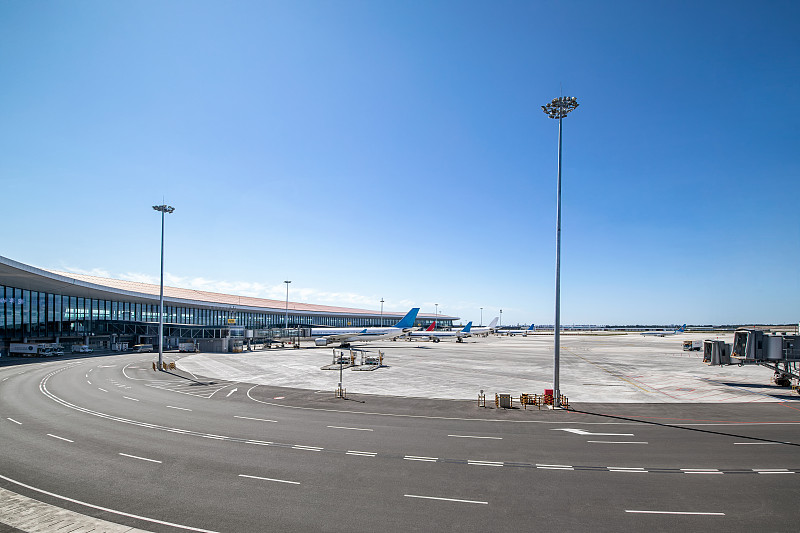 机场候机厅商务出行旅游出发乘坐飞机北京大兴国际机场图片下载