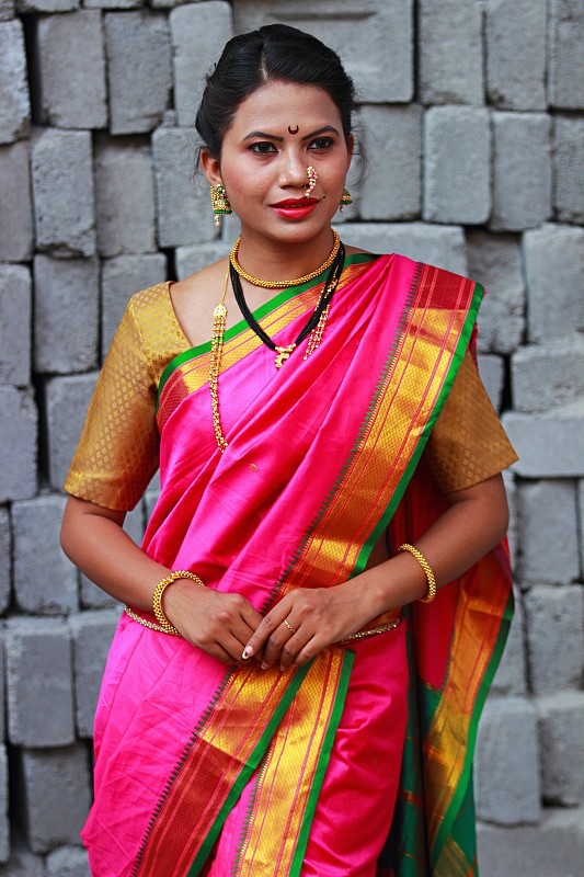 印度女人传统服饰图片