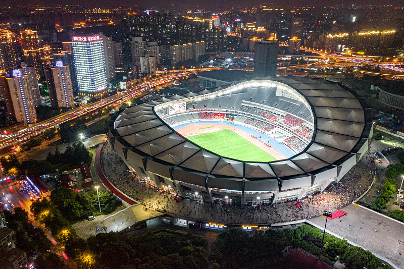 航拍上海体育场夜景图片素材