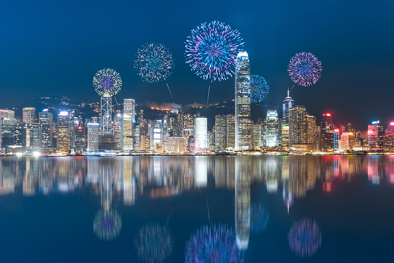 香港维多利亚港繁华夜景和烟花图片素材