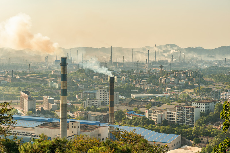 湖南株洲石峰区工业区工厂烟囱浓烟环境污染场景户外风光图片素材