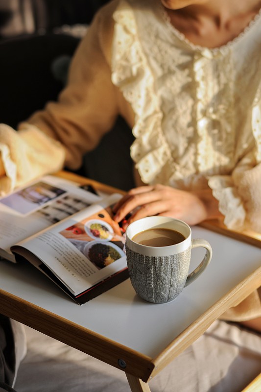 一杯咖啡一本书，下午时光图片下载