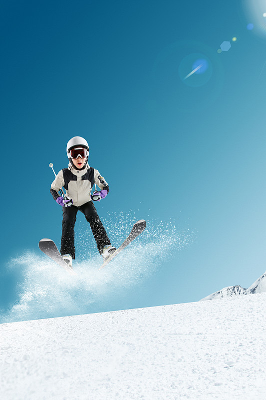 滑雪的青年女人图片下载