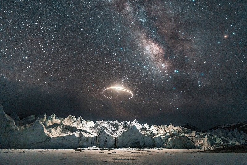 西藏40冰川银河星空无人机光绘图片下载