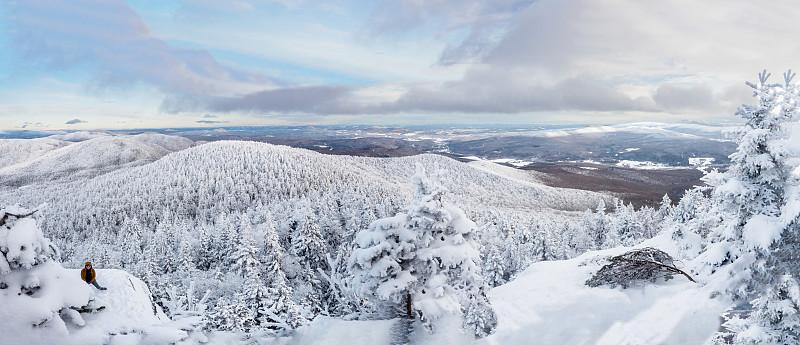 雪山映衬天空的风景图片下载