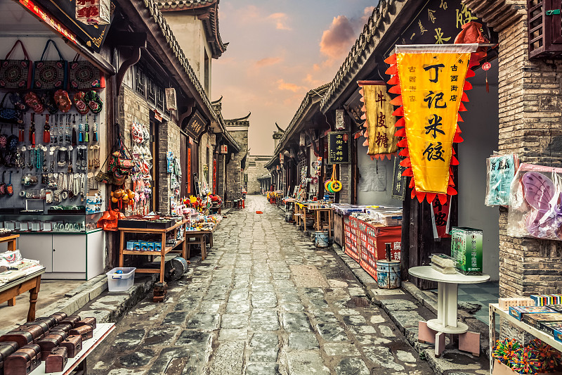 中国徽派老建筑：三河老街图片下载