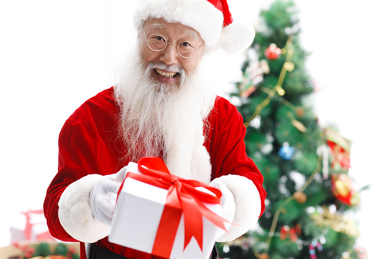 一个圣诞老人在派发圣诞礼物图片下载