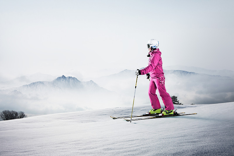 滑雪的女性图片下载