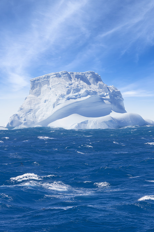 南极洲的冰山漂浮图片下载