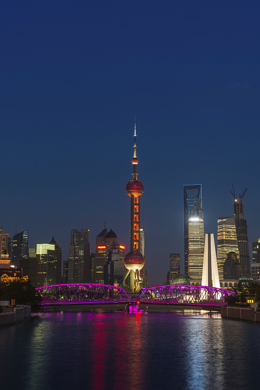 上海东方明珠塔外白渡桥照亮了中国图片下载