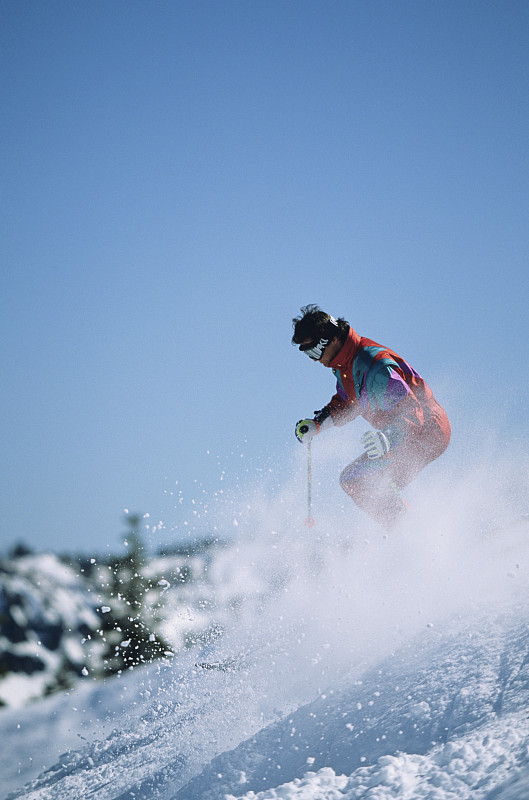 男子滑雪，Squaw谷，美国，加利福尼亚图片下载